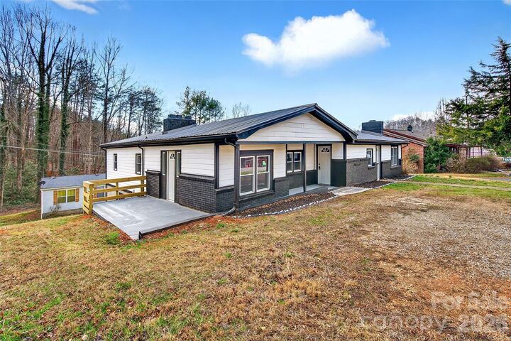 Property Photo:  90 Ebenezer Road  NC 28762 