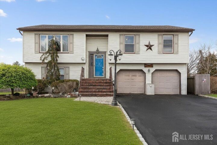 Property Photo:  15 Erin Lane  NJ 08857 