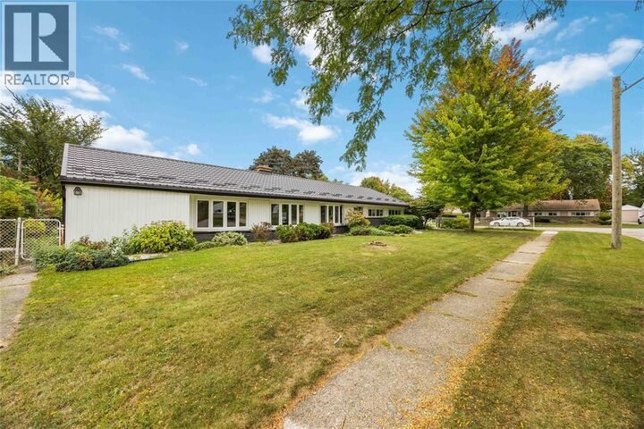 Property Photo:  910 Charlesworth Drive  ON N7V 2S2 