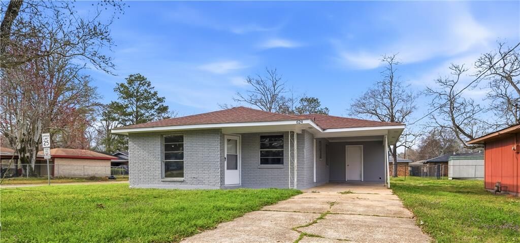 Property Photo:  624 Avoyelles Drive  LA 71301 