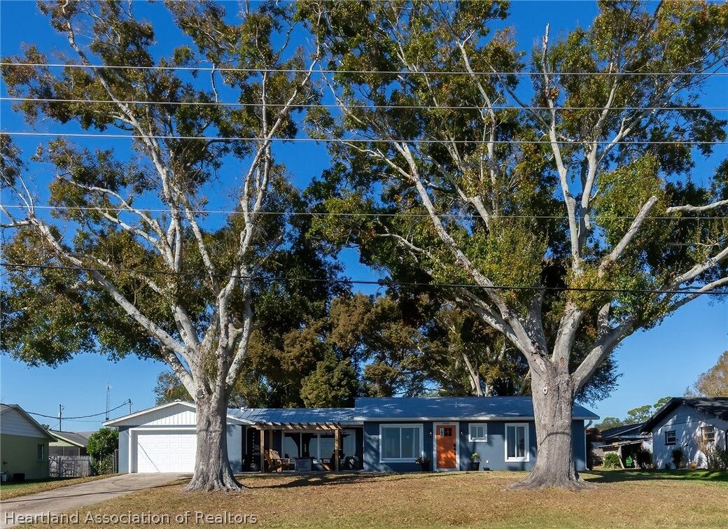 Property Photo:  4480 Lakeview Drive  FL 33870 