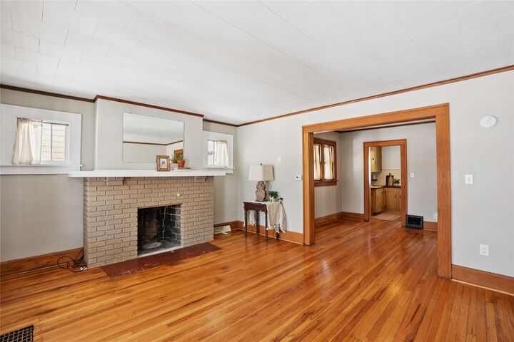 Property Photo: 2833 School Street IA 50311