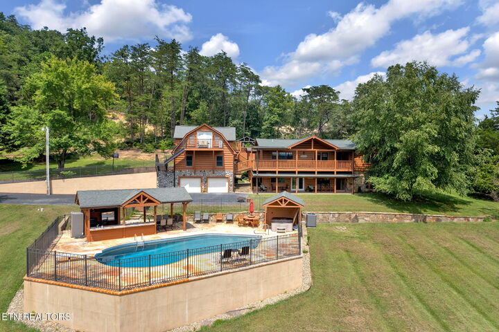 Property Photo: 2803 Mary Ridge Farm Rd TN 37862