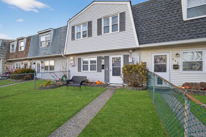 Property Photo:  204 Country Club Drive  NY 12543 