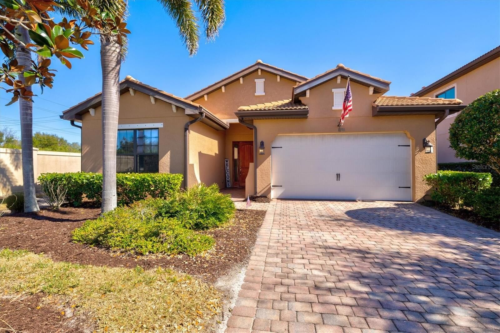 Property Photo: 1098 Bradberry Drive FL 34275