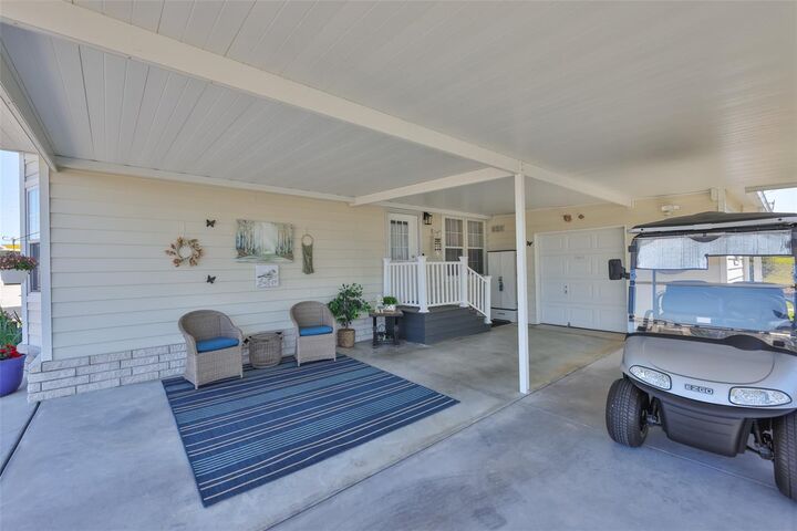 Property Photo: 37041 Neukom Avenue FL 33541