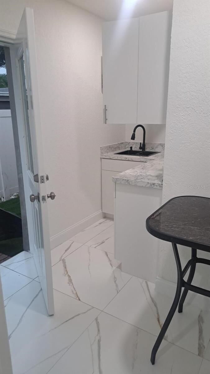 Property Photo:  1405 W Rambla Street  FL 33612 