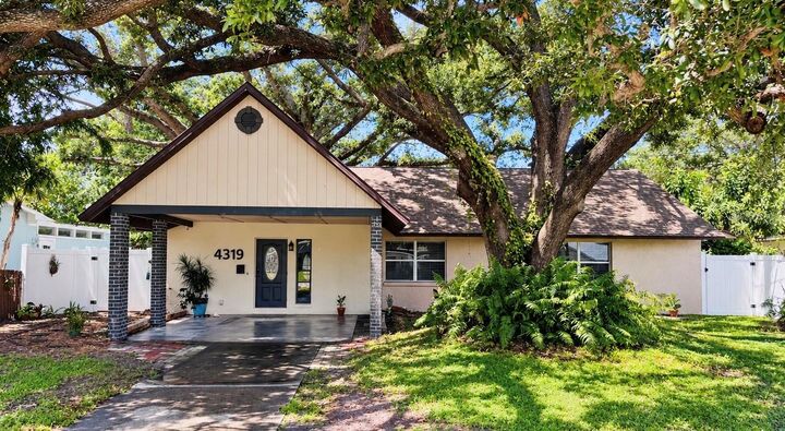 Property Photo:  4319 S Cameron Avenue  FL 33611 