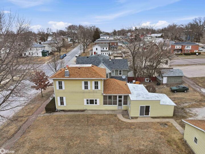 Property Photo:  824 N 8th Street  IA 52601 