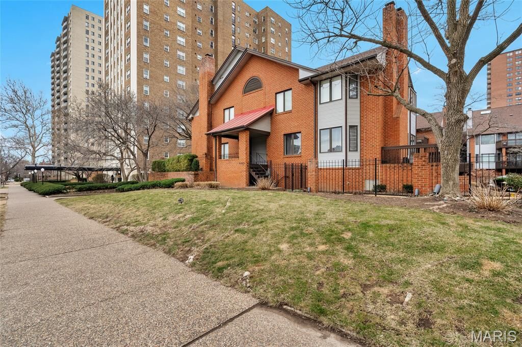 Property Photo:  4444 Lindell Boulevard 4  MO 63108 