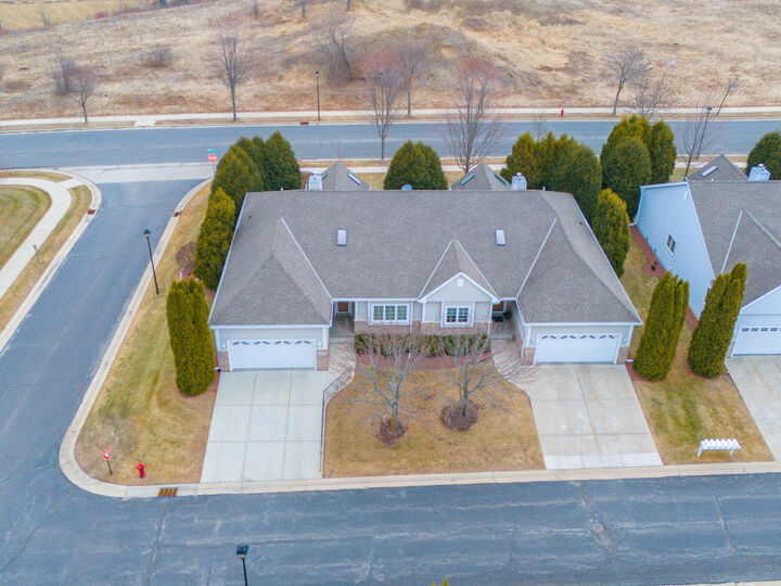 Property Photo:  2396 Caribou Ln  WI 53024 