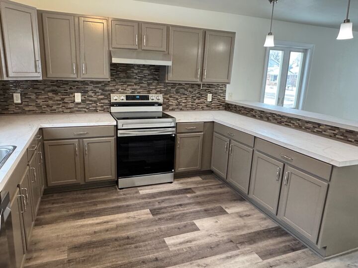 Property Photo:  200 18th St NW  ND 58703 