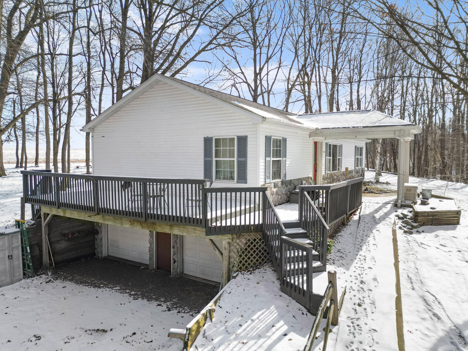 Property Photo:  519 Crest Lane  MI 49250 