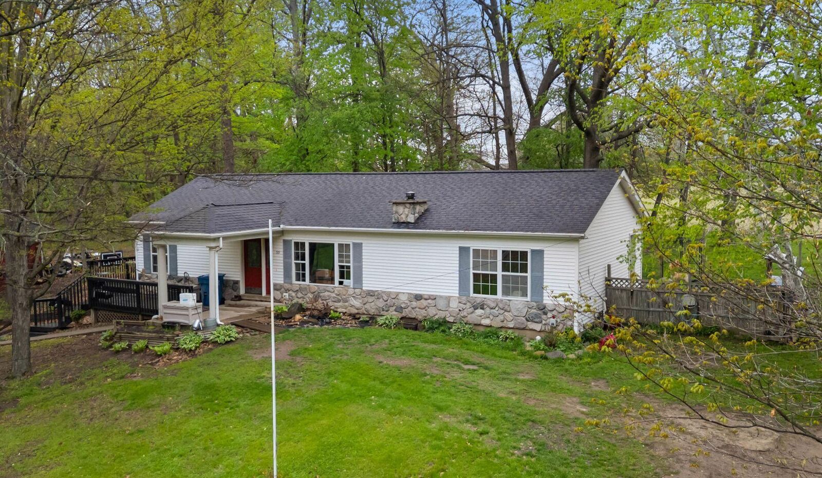 Property Photo: 519 Crest Lane MI 49250