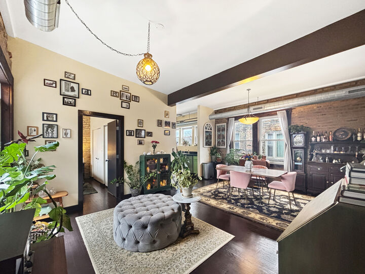 Property Photo: 1635 W Pratt Boulevard 3S IL 60626