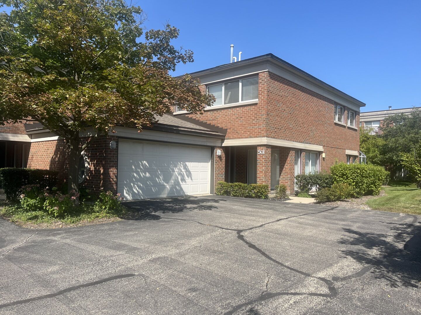 Property Photo: 501 Kelburn Road IL 60015