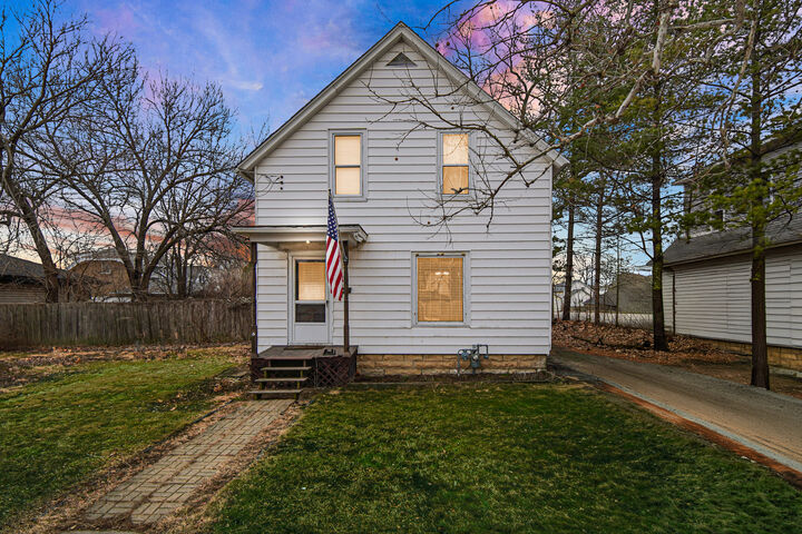 Property Photo: 1112 S Jefferson Street IL 60441