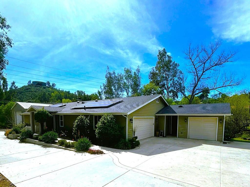 Property Photo: 2400 Kauana Loa Dr CA 92029