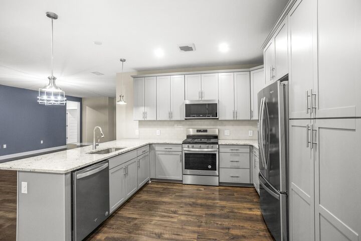 Property Photo: 141 Saundersville Rd 1402 TN 37075