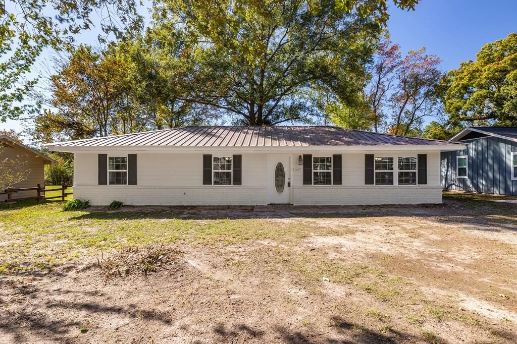 Property Photo:  1407 Fairchild Street  TX 75941 