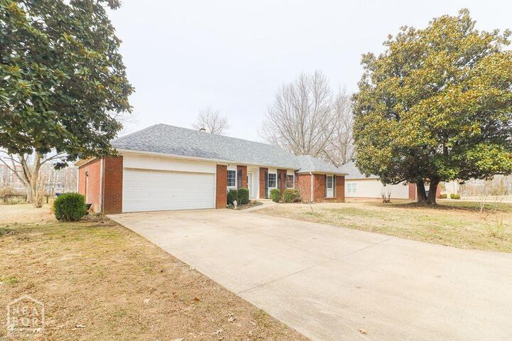 Property Photo:  411 Lynne Court  AR 72405 