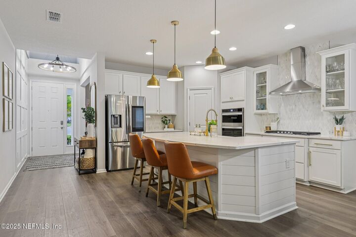 Property Photo: 606 Watervale Drive FL 32092