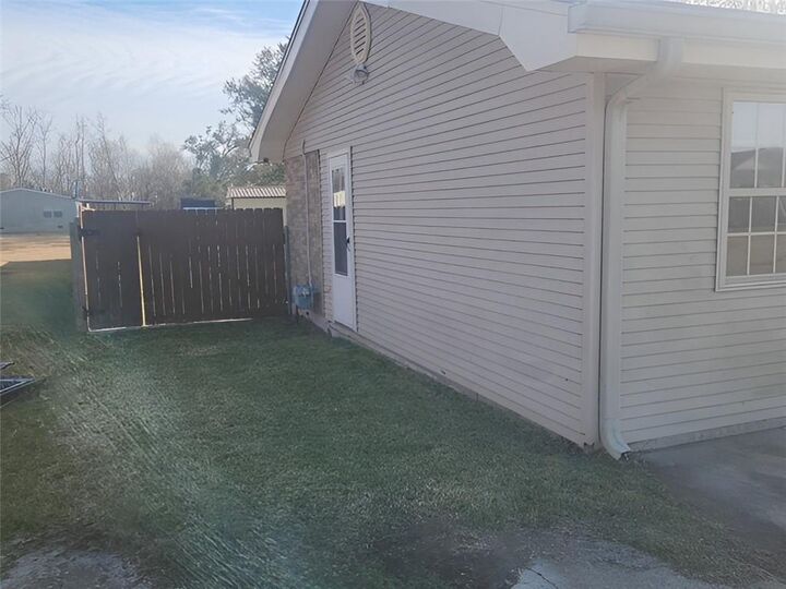 Property Photo:  303 Bellaire Drive  LA 70360 