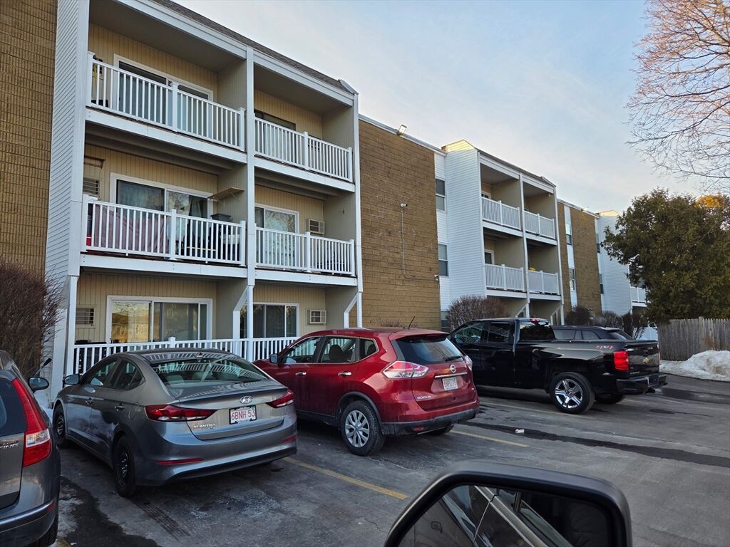 Property Photo:  25 Ekman St. 13 E  MA 01607 