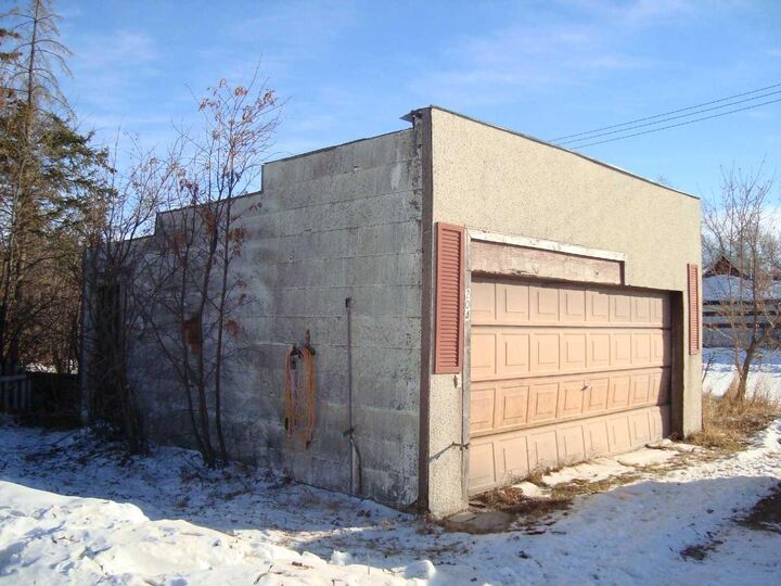 Property Photo: 204 First Street S AB T0M 0Z0