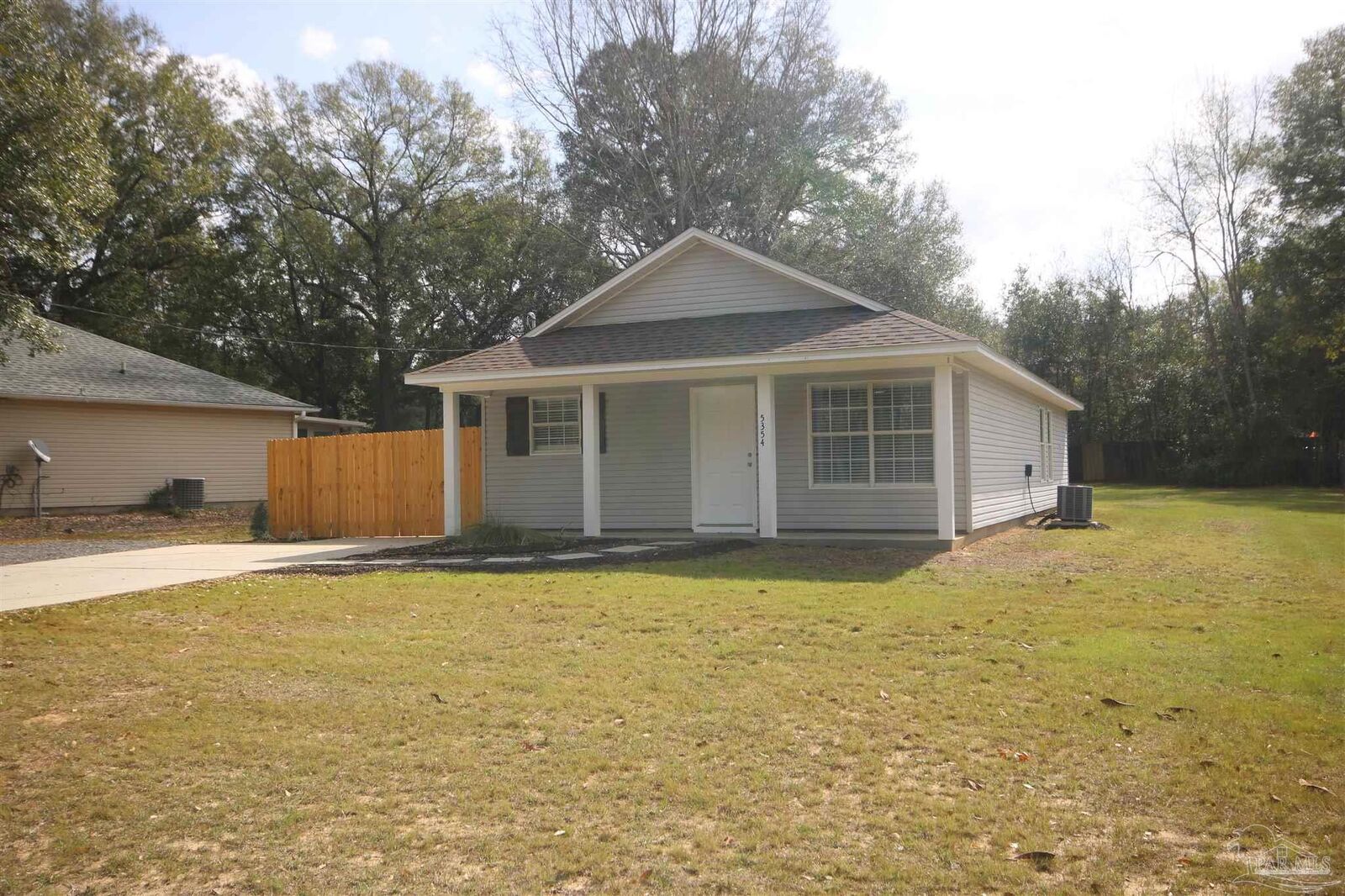 Property Photo: 5354 Windham Rd FL 32570