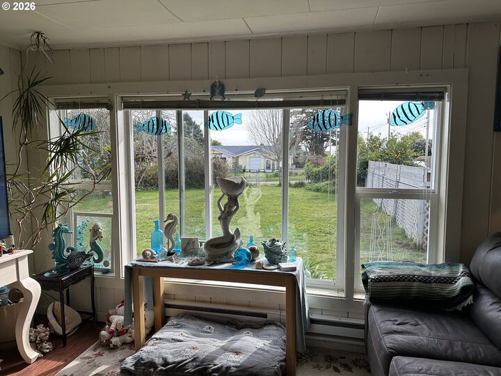 Property Photo:  265 S Hazel St  OR 97415 