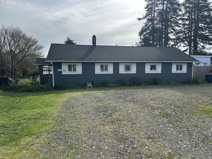 Property Photo: 265 S Hazel St OR 97415