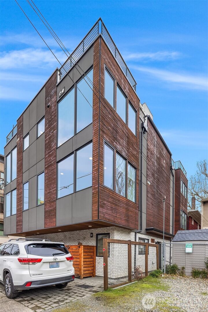 Property Photo:  119 A  18th Avenue E  WA 98122 