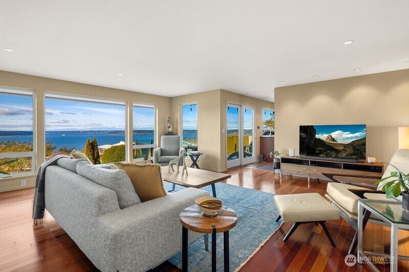 Property Photo:  5346  Frances Avenue NE  WA 98422 