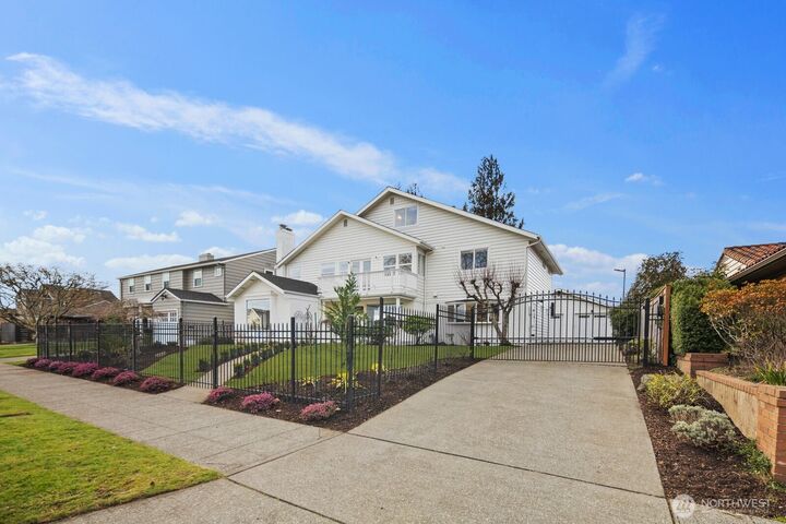 Property Photo: 2647 39th Avenue W WA 98199