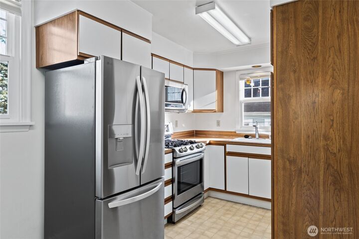 Property Photo:  2403 N 44th Street A  WA 98103 