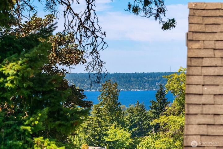 Property Photo:  11226 NE 67th Street  WA 98033 