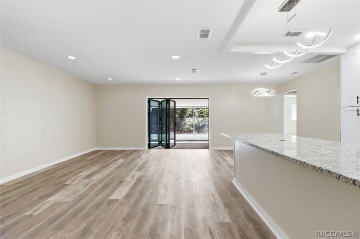 Property Photo:  700 E Stratford Road  FL 34461 