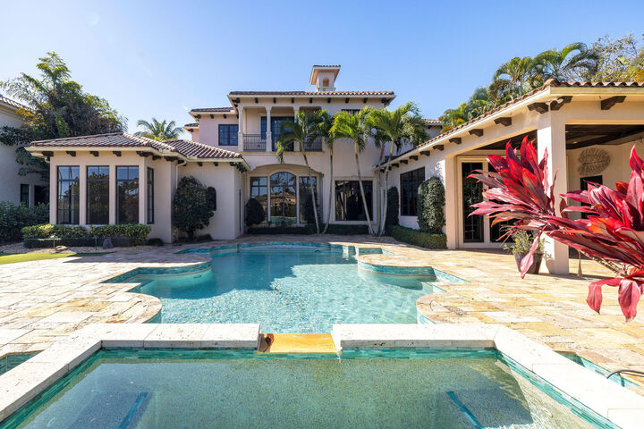 Property Photo:  9253 Este Lago Drive  FL 33496 