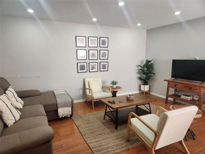 Property Photo:  3050 NE 5th Ter 10  FL 33334 