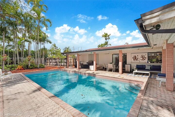 Property Photo: 9860 SW 122nd St FL 33176