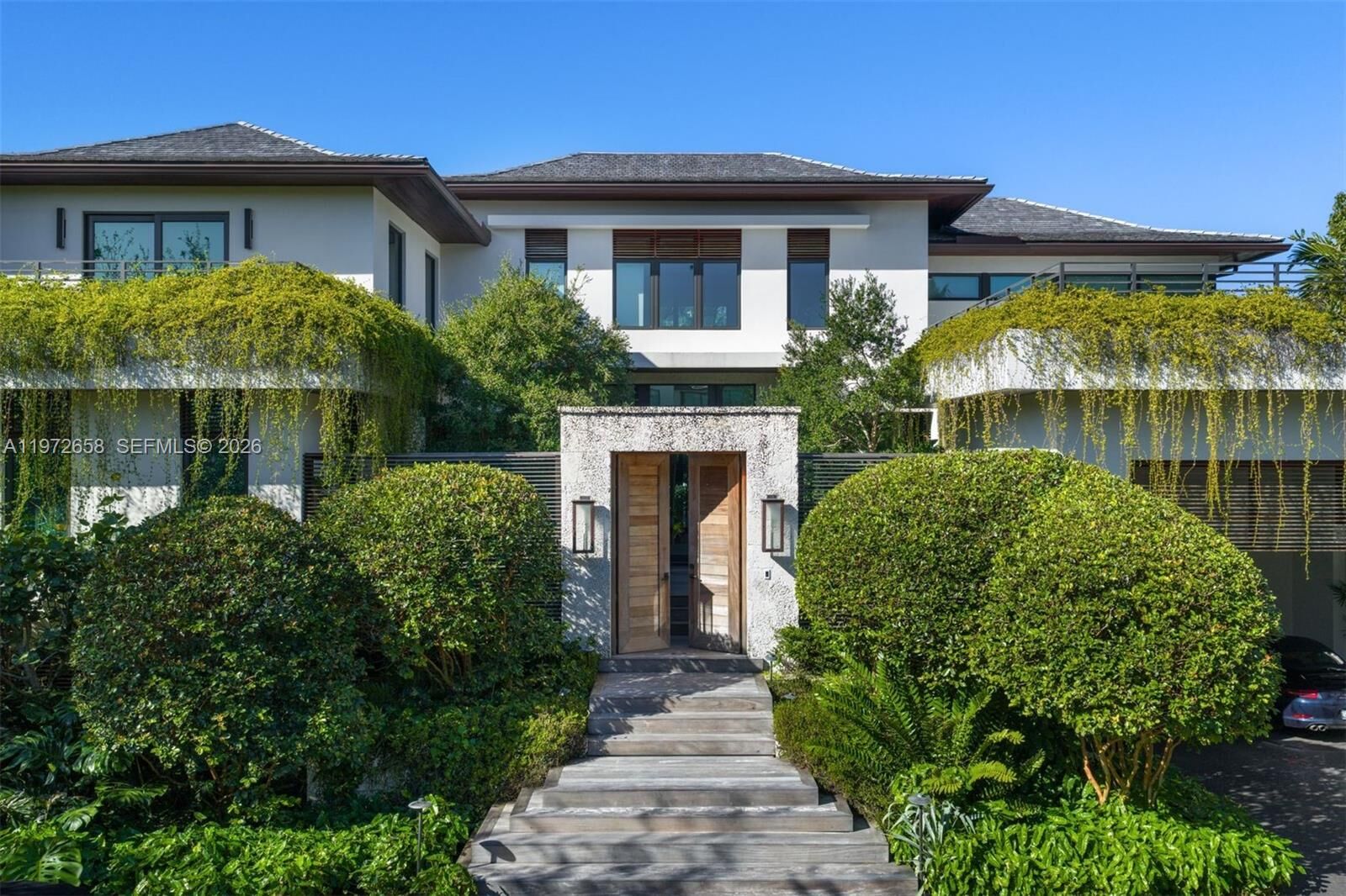 Property Photo: 6850 Sunrise Ct FL 33133