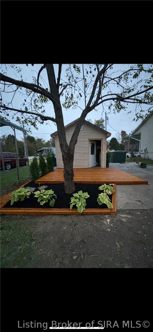 Property Photo:  206 N Front Street  IN 47126 