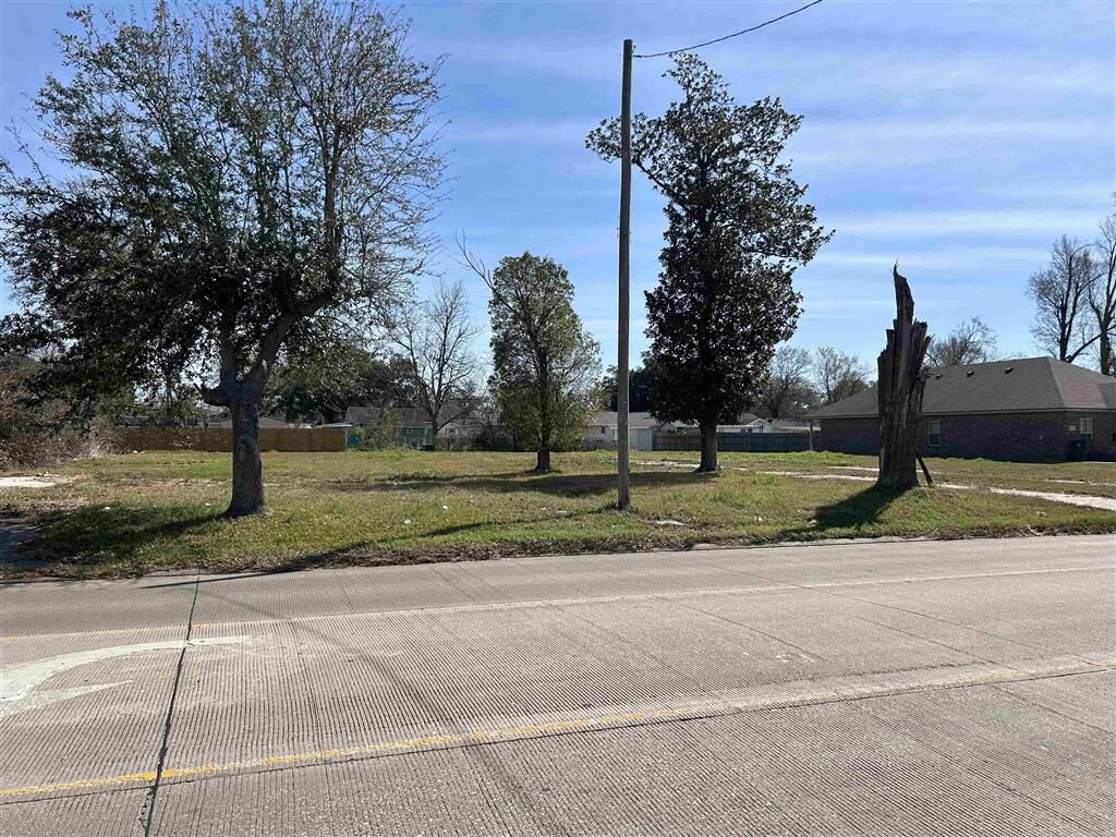 Property Photo: 3921,3923,3925 Common Street LA 70607