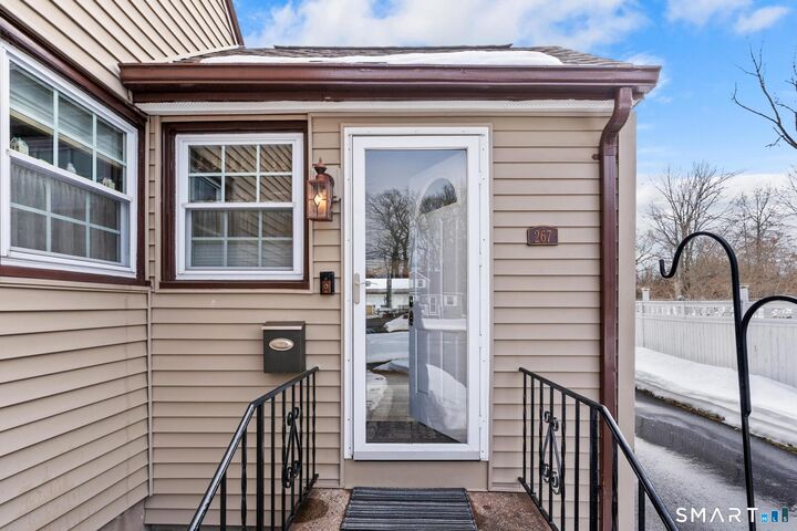 Property Photo:  267 Chester Street  CT 06108 