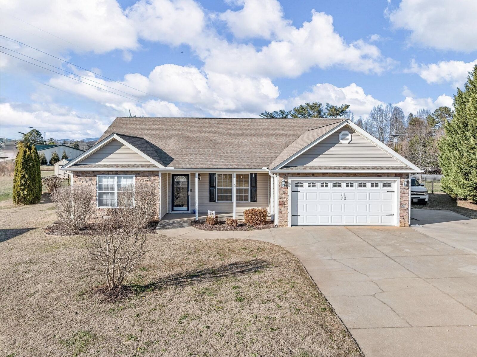 Property Photo:  224 Homer Johnson Ct Court  SC 29349 