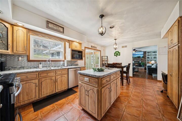 Property Photo: 184 Washington Dr PA 15438