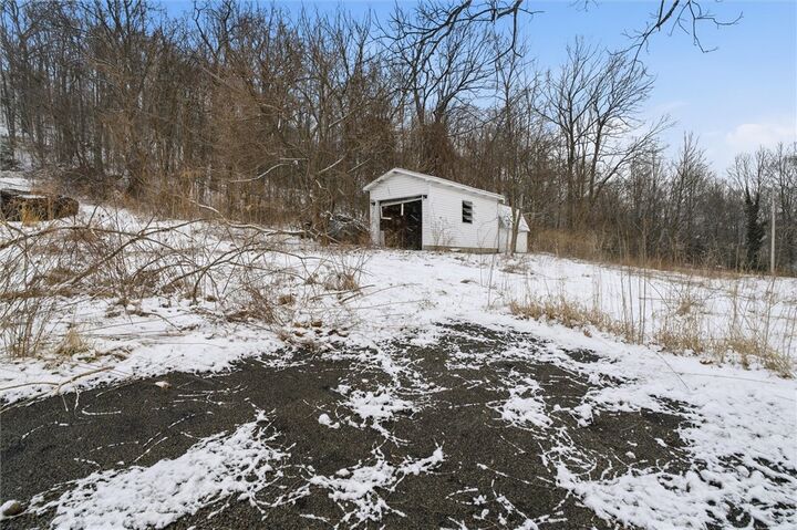 Property Photo:  211 Garden Ln  PA 15666 