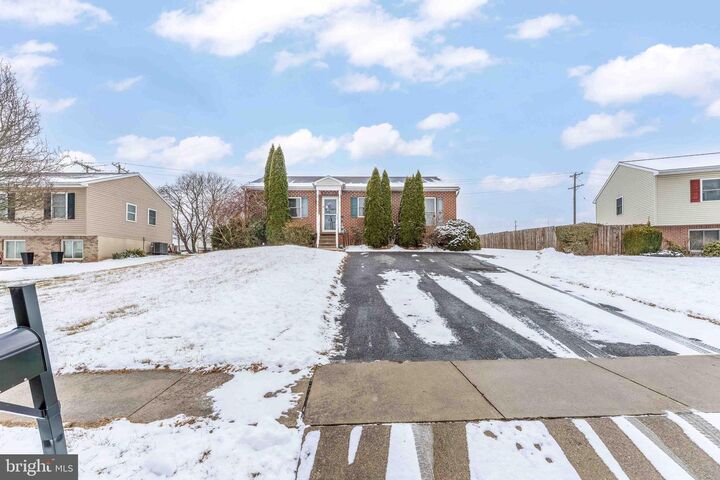 Property Photo:  84 Charles Lane  PA 17315 