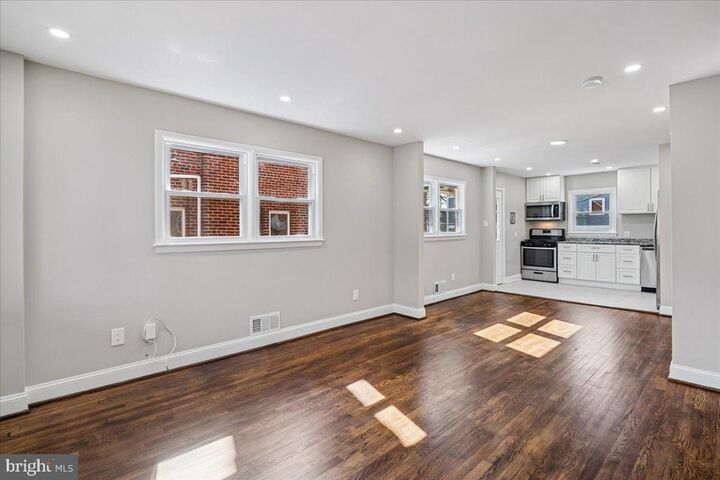 Property Photo: 725 Croissant Place SE DC 20019